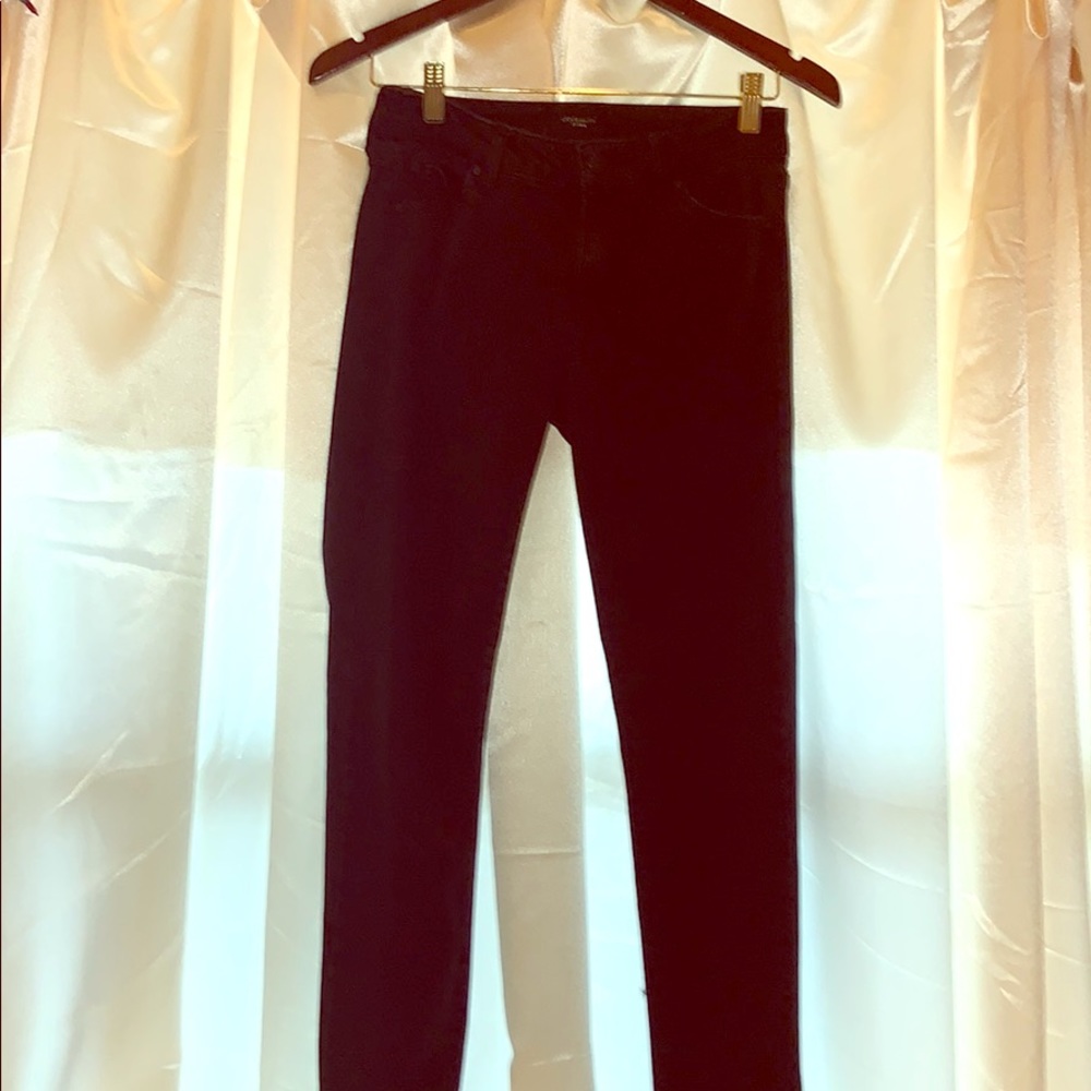 Black skinny jeans.